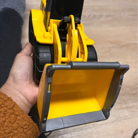 (3) Lot of 3 Caterpillar CAT Trucks - Picture 11 of 13